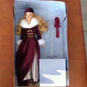 2001 Mattel Barbie Victorian Ice Skater Doll w/Blonde Hair